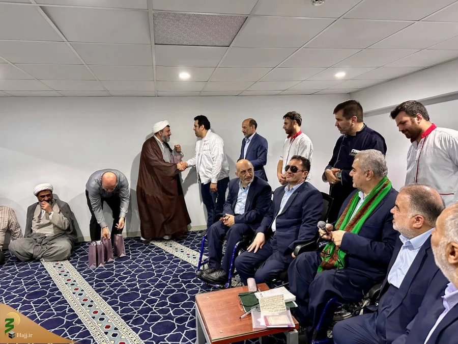 دیدار مسئولین بعثه رهبری و ستاد عمره از آشپزخانه مکه :

 تقدیر از خادمان زائرین در ایام شعبانیه 5