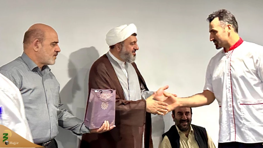 دیدار مسئولین بعثه رهبری و ستاد عمره از آشپزخانه مکه :

 تقدیر از خادمان زائرین در ایام شعبانیه 9