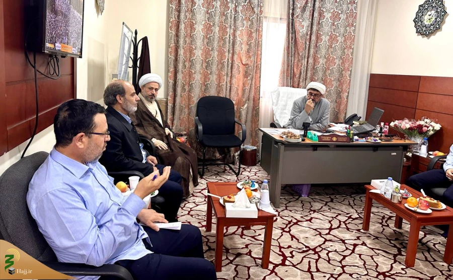 جلسه مسئولین فرهنگی هتل‌های مکه با حضور مسئول دفتر بعثه رهبری و کارشناس فرهنگی 4