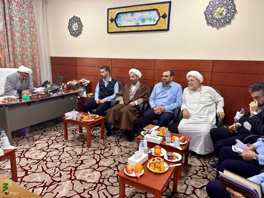 جلسه مسئولین فرهنگی هتل‌های مکه با حضور مسئول دفتر بعثه رهبری و کارشناس فرهنگی 5