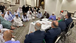 حضور مسئول دفتر بعثه رهبری در کاروان اهل سنت در مکه:

