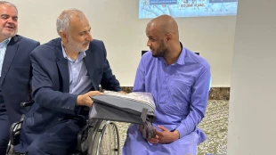 حضور مسئول دفتر بعثه رهبری در کاروان اهل سنت در مکه:

"مولوی حسین زهی: انقلاب اسلامی ایران، بیداری جهان اسلام و نماد ایثار و استقامت در برابر ظلم" 6