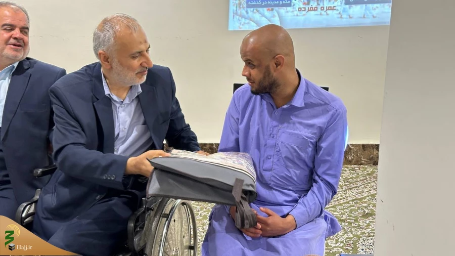 حضور مسئول دفتر بعثه رهبری در کاروان اهل سنت در مکه:

"مولوی حسین زهی: انقلاب اسلامی ایران، بیداری جهان اسلام و نماد ایثار و استقامت در برابر ظلم" 6