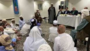 حضور مسئول دفتر بعثه رهبری در کاروان اهل سنت در مکه:

"مولوی حسین زهی: انقلاب اسلامی ایران، بیداری جهان اسلام و نماد ایثار و استقامت در برابر ظلم" 7