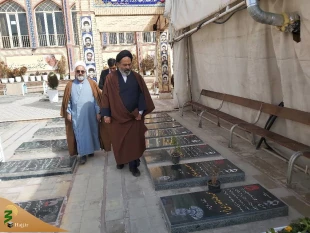 ادای احترام سرپرست حجاج ایرانی به مقام شامخ شهید سلیمانی 5