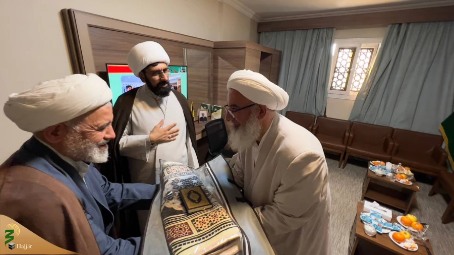 در مدینه منوره انجام شد ؛

هم‌اندیشی مسئولان بعثه رهبری و علمای اهل سنت  21