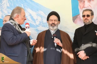 حجة الاسلام نواب؛ ترامب أصدر توجیهاته بعد فوات الأوان بخمسین عاما 2