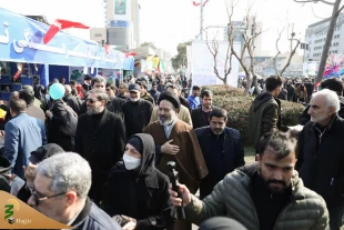 الغرفة الثقافية لبعثة سماحة القائد و منظمة الحج و الزيارة في مسيرة يوم الله 22 بهمن 3