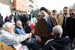الغرفة الثقافية لبعثة سماحة القائد و منظمة الحج و الزيارة في مسيرة يوم الله 22 بهمن 5