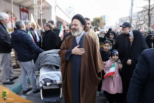 الغرفة الثقافية لبعثة سماحة القائد و منظمة الحج و الزيارة في مسيرة يوم الله 22 بهمن 7