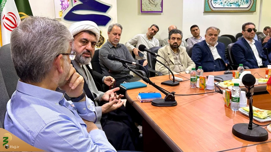 نشست صمیمی مسئولان بعثه رهبری و ستاد عمره مکه با وزیر علوم 21