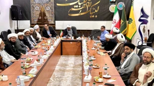 جلسه خادمان فرهنگی با حضور مسئول دفتر بعثه مقام معظم رهبری در مکه، برگزار شد. 2