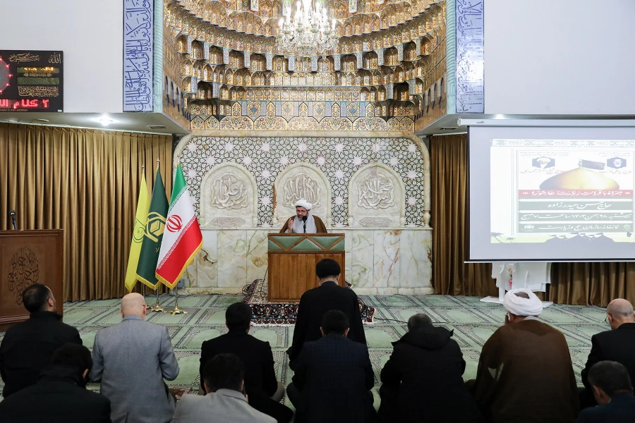 
حجت الاسلام و المسلمین عشرتی:

سازش با طاغوت سقوط به دره ای هولناک و خروج از توحید است 2