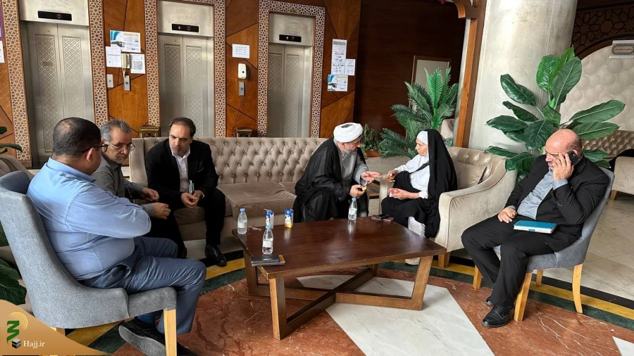 بازدید مسئولین بعثه رهبری از هتل واحه رفاهه: 

پیوندی معنوی میان زائران و یاد شهدا 6