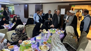 بازدید مسئولین بعثه رهبری از هتل واحه رفاهه: 

پیوندی معنوی میان زائران و یاد شهدا 8