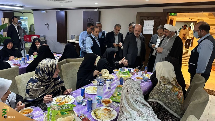 بازدید مسئولین بعثه رهبری از هتل واحه رفاهه: 

پیوندی معنوی میان زائران و یاد شهدا 8