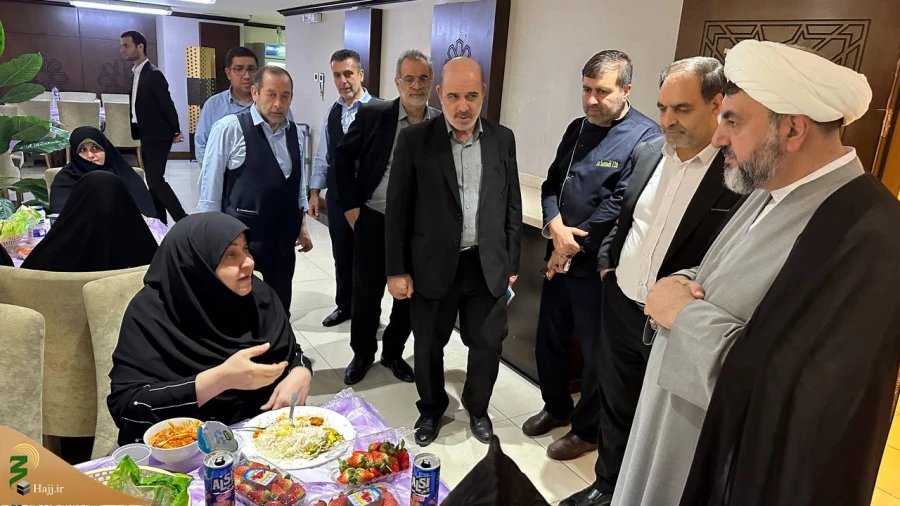 بازدید مسئولین بعثه رهبری از هتل واحه رفاهه: 

پیوندی معنوی میان زائران و یاد شهدا 9