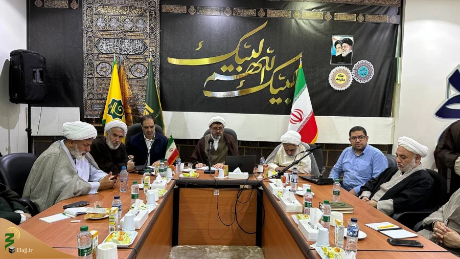 جلسه مستمر مسئولین بعثه رهبری با خادمان فرهنگی؛ 

تأکید بر ضرورت وحدت اسلامی  2