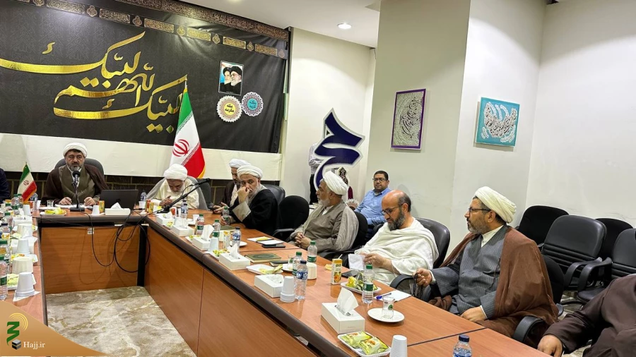 جلسه مستمر مسئولین بعثه رهبری با خادمان فرهنگی؛ 

تأکید بر ضرورت وحدت اسلامی  3