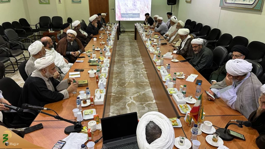 جلسه مستمر مسئولین بعثه رهبری با خادمان فرهنگی؛ 

تأکید بر ضرورت وحدت اسلامی  4