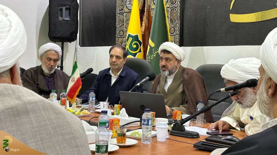 جلسه مستمر مسئولین بعثه رهبری با خادمان فرهنگی؛ 

تأکید بر ضرورت وحدت اسلامی  2
