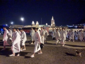 میقات عشق، مسجد شجره؛ دانشجویان با احرام، سفر حج را آغاز کردند