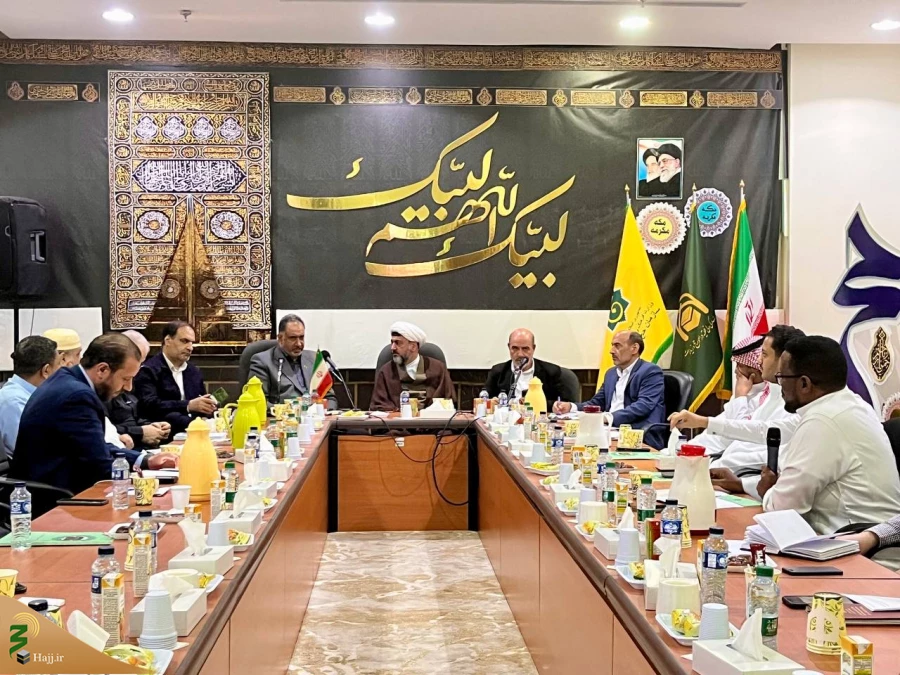 در نشستی با مدیران شرکت‌های عربستانی: 

تأکید بر گسترش همکاری‌های دوجانبه و ارتقاء کیفیت خدمات به زائران ایرانی در عمره 7