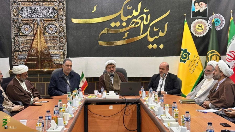 نشست مسئول دفتر بعثه رهبری و مسئولین ستاد مکه با نخبگان دانشجویی عمره گزار:

 تأکید بر جایگاه اخلاق و ویژگی‌های معنوی در حج 3