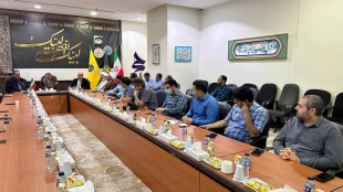 نشست مسئول دفتر بعثه رهبری و مسئولین ستاد مکه با نخبگان دانشجویی عمره گزار:

 تأکید بر جایگاه اخلاق و ویژگی‌های معنوی در حج 4
