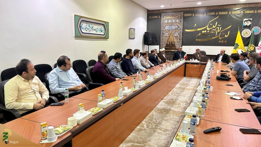 نشست مسئول دفتر بعثه رهبری و مسئولین ستاد مکه با نخبگان دانشجویی عمره گزار:

 تأکید بر جایگاه اخلاق و ویژگی‌های معنوی در حج 5