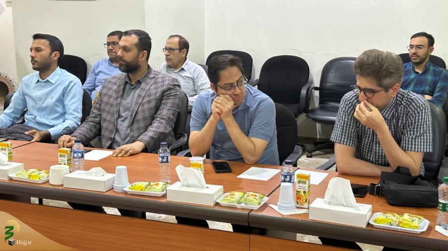 نشست مسئول دفتر بعثه رهبری و مسئولین ستاد مکه با نخبگان دانشجویی عمره گزار:

 تأکید بر جایگاه اخلاق و ویژگی‌های معنوی در حج 6