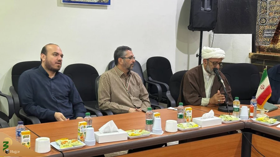 نشست مسئول دفتر بعثه رهبری و مسئولین ستاد مکه با نخبگان دانشجویی عمره گزار:

 تأکید بر جایگاه اخلاق و ویژگی‌های معنوی در حج 7