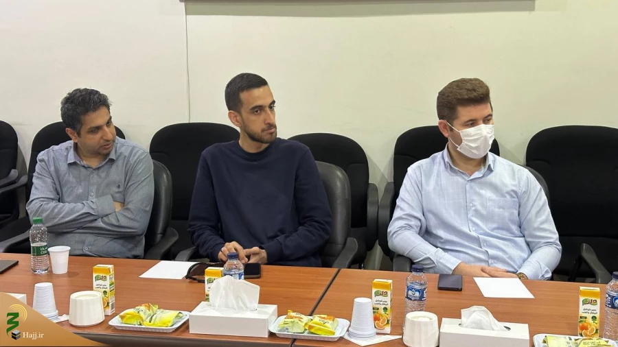 نشست مسئول دفتر بعثه رهبری و مسئولین ستاد مکه با نخبگان دانشجویی عمره گزار:

 تأکید بر جایگاه اخلاق و ویژگی‌های معنوی در حج 8
