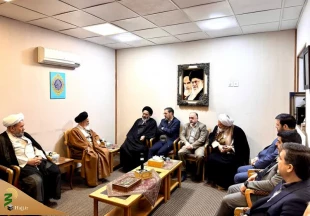 ممثل الولی الفقیه فی شوون الحج و الزیارة؛ یتم اتخاذ القرارات اللازمة لتقدیم خدمات أفضل لزوار العتبات المقدسة. 2