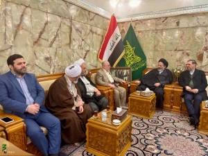 Supreme Leader's Representative in Hajj and Pilgrimage affairs meets with the custodian of the Sahla Mosque