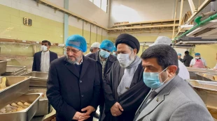 بازدید دست اندرکاران حج وزیارت از آشپزخانه کربلای معلی

طبخ دو  میلیون پرس غذا برای زائران عتبات در سال ۱۴۰۳ / فرایند کاملاً بهداشتی و تحت نظارت است 4