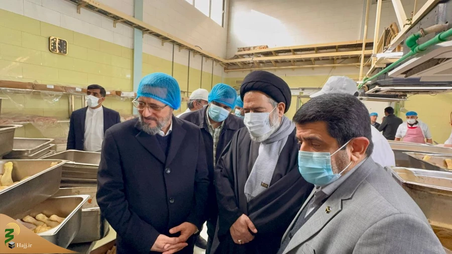 بازدید دست اندرکاران حج وزیارت از آشپزخانه کربلای معلی

طبخ دو  میلیون پرس غذا برای زائران عتبات در سال ۱۴۰۳ / فرایند کاملاً بهداشتی و تحت نظارت است 4