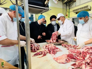 بازدید دست اندرکاران حج وزیارت از آشپزخانه کربلای معلی

طبخ دو  میلیون پرس غذا برای زائران عتبات در سال ۱۴۰۳ / فرایند کاملاً بهداشتی و تحت نظارت است 5