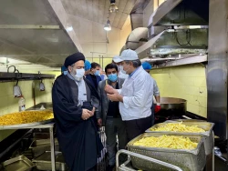 بازدید دست اندرکاران حج وزیارت از آشپزخانه کربلای معلی

طبخ دو  میلیون پرس غذا برای زائران عتبات در سال ۱۴۰۳ / فرایند کاملاً بهداشتی و تحت نظارت است 9