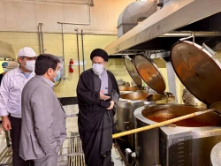 بازدید دست اندرکاران حج وزیارت از آشپزخانه کربلای معلی

طبخ دو  میلیون پرس غذا برای زائران عتبات در سال ۱۴۰۳ / فرایند کاملاً بهداشتی و تحت نظارت است 10