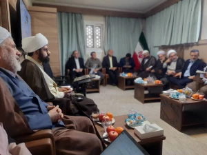 دیدار مدیران و روحانیون کاروان های عمره دانش آموزی با مسئول دفتر نمایندگی بعثه در مدینه