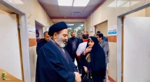 Supreme Leader's representative in Hajj and Pilgrimage affairs visits the Iranian Red Crescent Clinic in Najaf  4