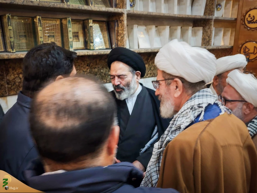 دیدار و گفتگوی نماینده ولی فقیه در امور حج و زیارت با زائران کربلای معلی 2