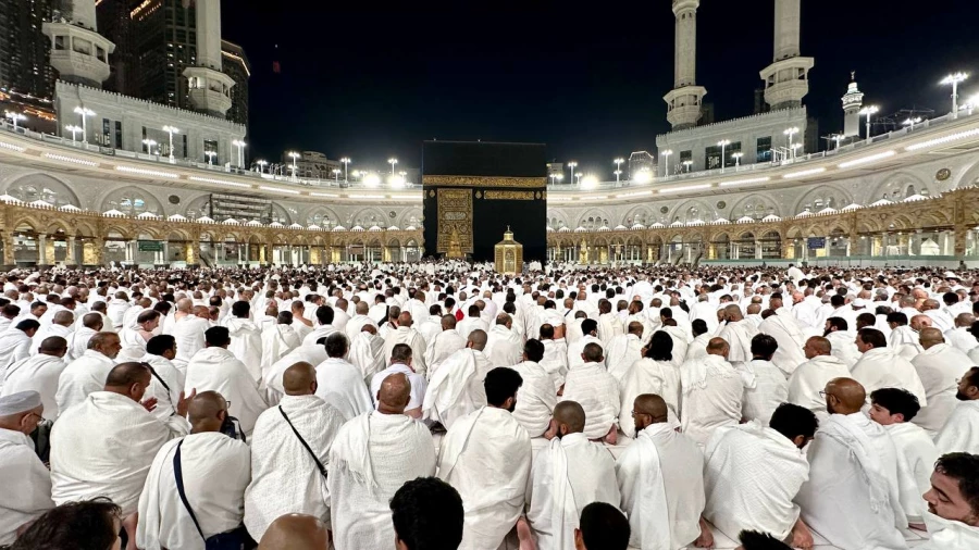 یکدستی سفیدپوشان در صحن مسجدالحرام؛ 

تجلی خلوص و یکپارچگی در خانه خدا 2