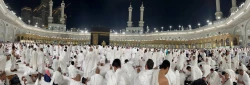 یکدستی سفیدپوشان در صحن مسجدالحرام؛ 

تجلی خلوص و یکپارچگی در خانه خدا 12