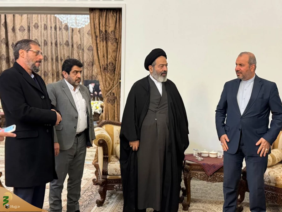 دیدار نماینده ولی فقیه در امور حج و زیارت با سفیر ایران در عراق برای پیگیری خدمات بیشتر به زائرین 5