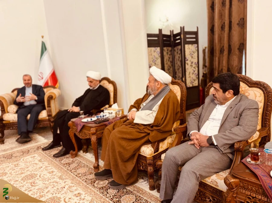 دیدار نماینده ولی فقیه در امور حج و زیارت با سفیر ایران در عراق برای پیگیری خدمات بیشتر به زائرین 9