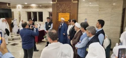 استقبال مسئول دفتر نمایندگی بعثه در مکه مکرمه از کاروان دختران دانش‌آموز عمره‌گزار 12