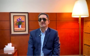 علی بابکی جانباز دفاع مقدس و عضو گروه قمربنی هاشم

با همخوانی در عمره ، یاد شهیدان را زنده کرد