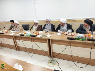 نشست نماینده ولی‌فقیه در امور حج با نمایندگان مراجع 

"تقیه مداراتی در حج" 2